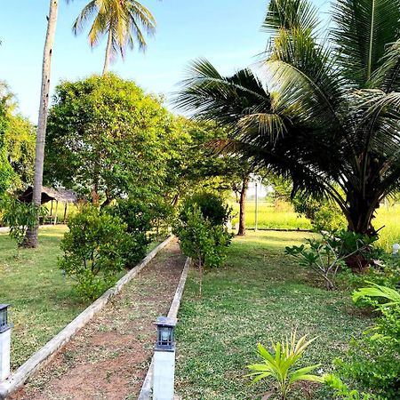 Athyantha Resort Anuradhapura Esterno foto