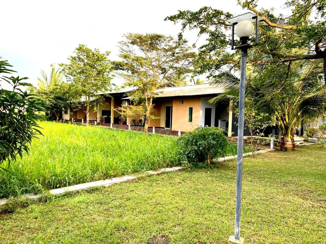 Athyantha Resort Anuradhapura Esterno foto