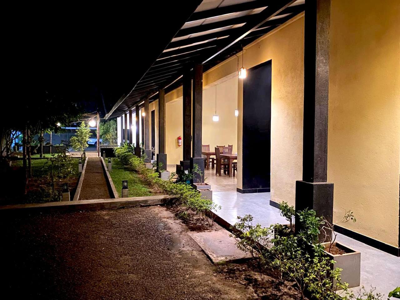 Athyantha Resort Anuradhapura Esterno foto