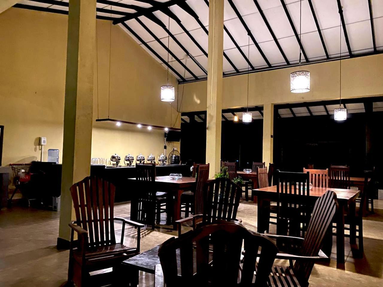 Athyantha Resort Anuradhapura Esterno foto