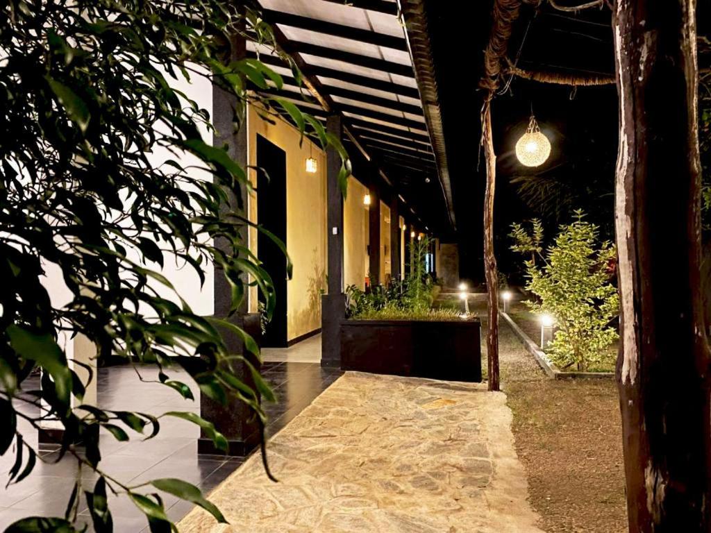 Athyantha Resort Anuradhapura Esterno foto