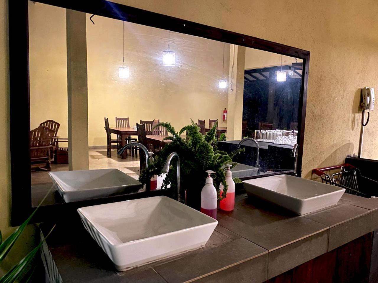 Athyantha Resort Anuradhapura Esterno foto