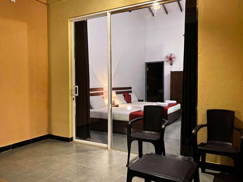 Athyantha Resort Anuradhapura Esterno foto